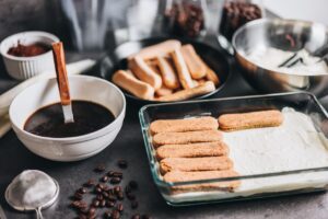 お菓子に含まれる添加物の一覧はどこで確認できる？