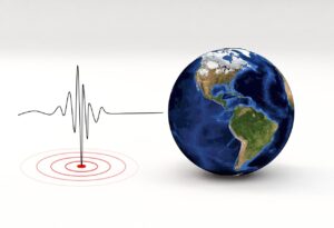 地震に備えるための火災保険と地震保険はどっちで出る？